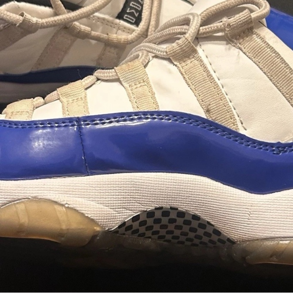 Nike Air Jordan 11 Retro Low White Concord  AH7860-100 Size 8 Women’s